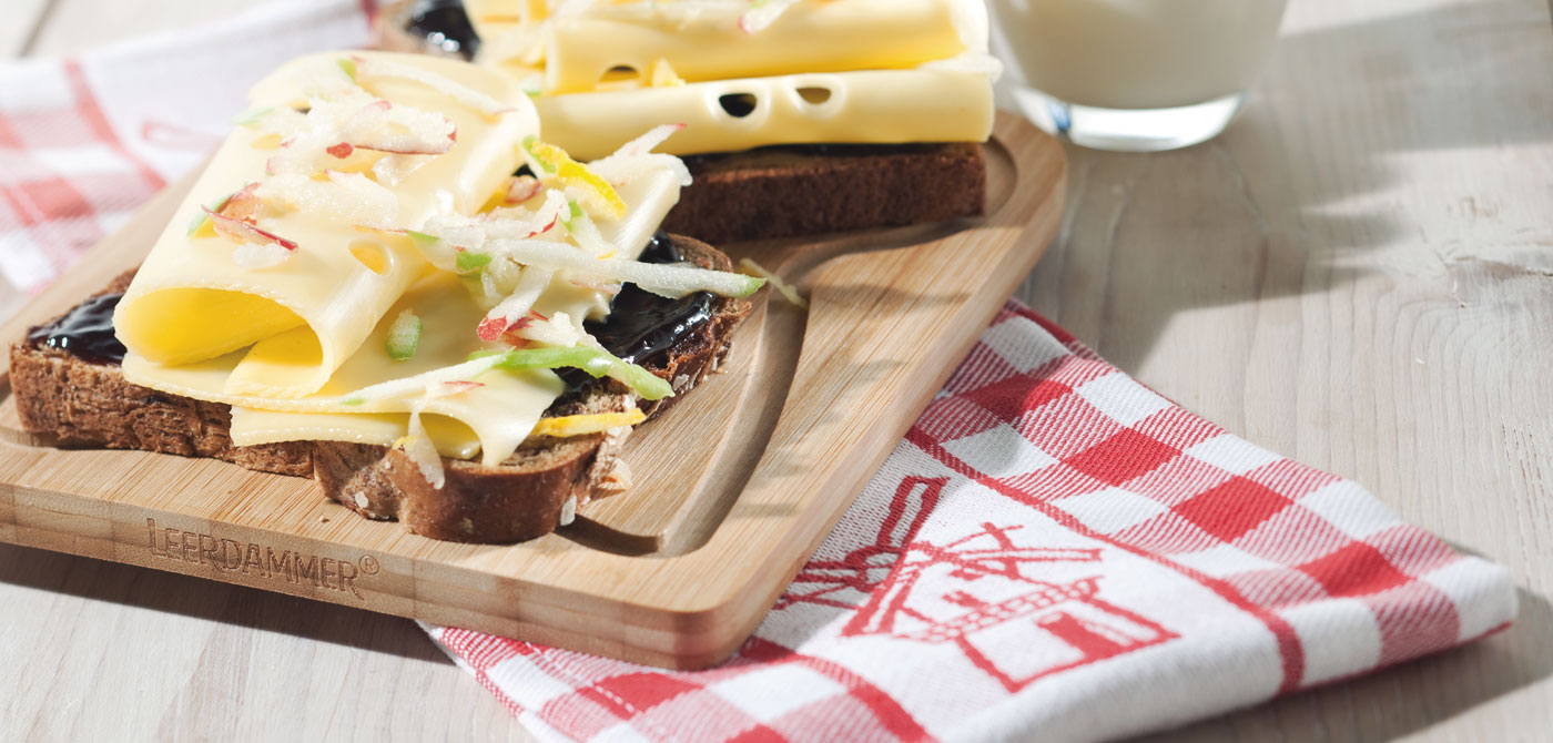 Noten en rozijnenbrood met een zoet en hartig beleg