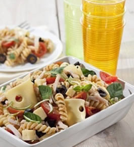 Italiaanse pasta salade met gerookte kip